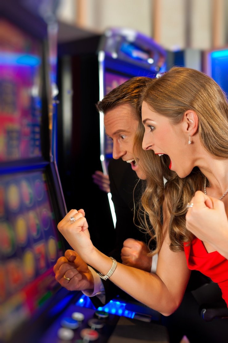 erek 73 Mega Moolah slot game on mobile showing four progressive jackpot amounts, reel layout, and spin button